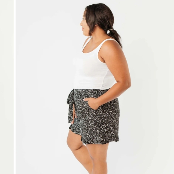 NIP mittoshop "Short Leash Ruffled Shorts - Black" w/ PocketsAnimal Print Sz 1XL - Picture 3 of 13